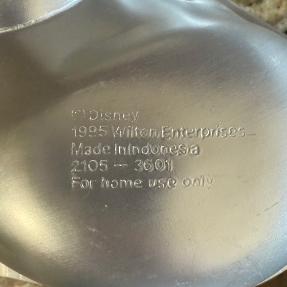 Wilton Disney Mickey Mouse Cake Pan - Picture 3 of 3